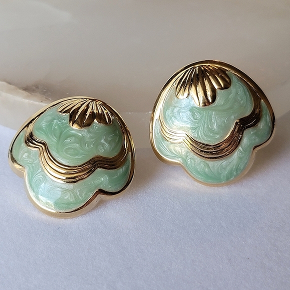 Vintage 1989 Avon Pearlized Pastel Pierced Earrings Gold Tone Enamel - Picture 1 of 8
